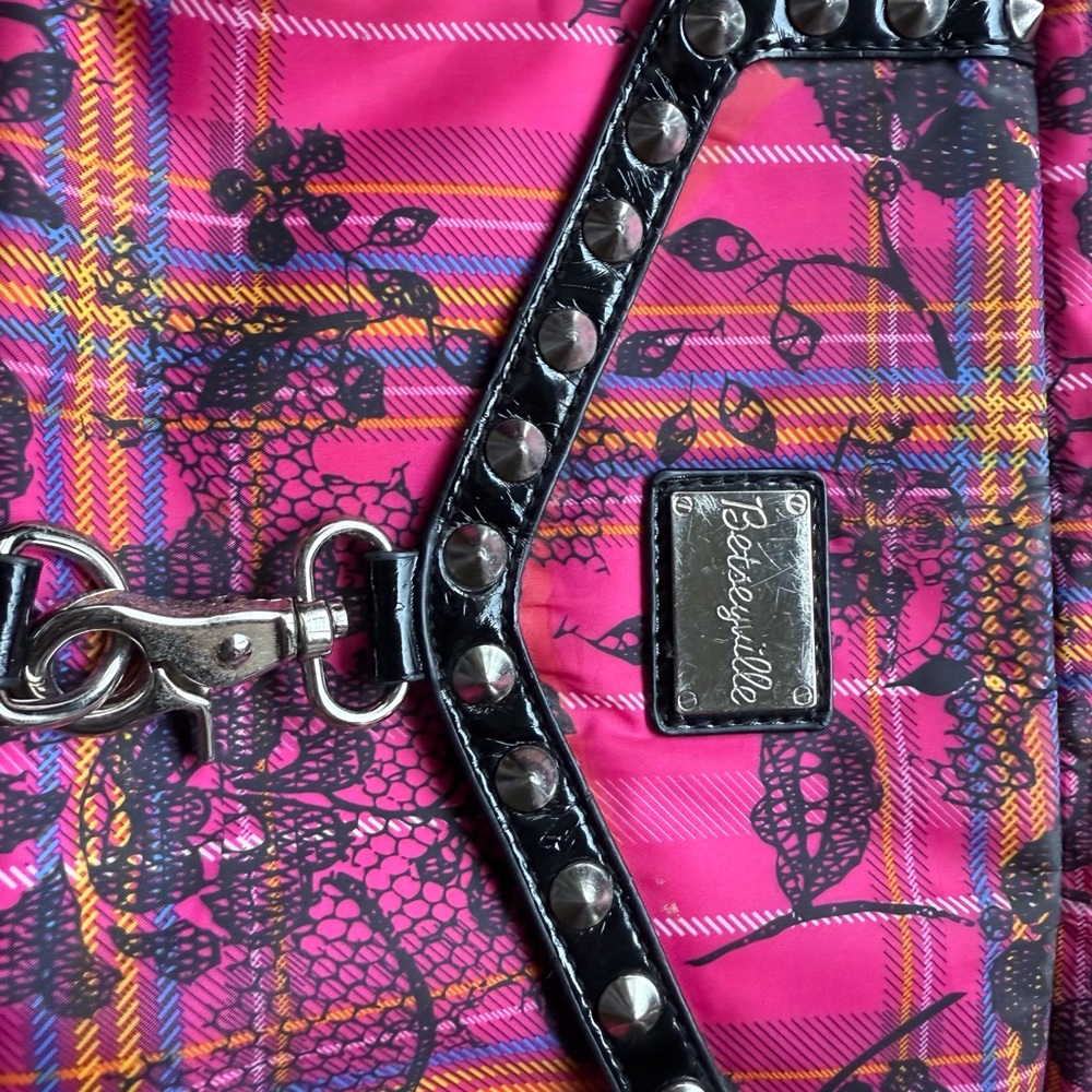 Betsey Johnson Plaid Pink Black Women's Shoulder Bag Betseyville Great Condition - Picture 2 of 6